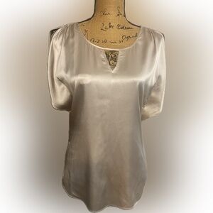 White House Black Market Cream Fitted Blouse with Short Butterfly Sleeves